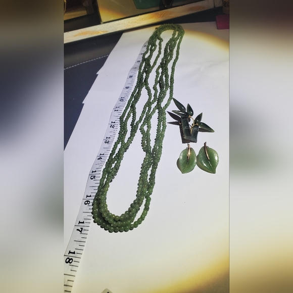 JADE Jewelry set 14k clip-on earrings, 1 brooch , 4 seperate strand necklace - Picture 15 of 15